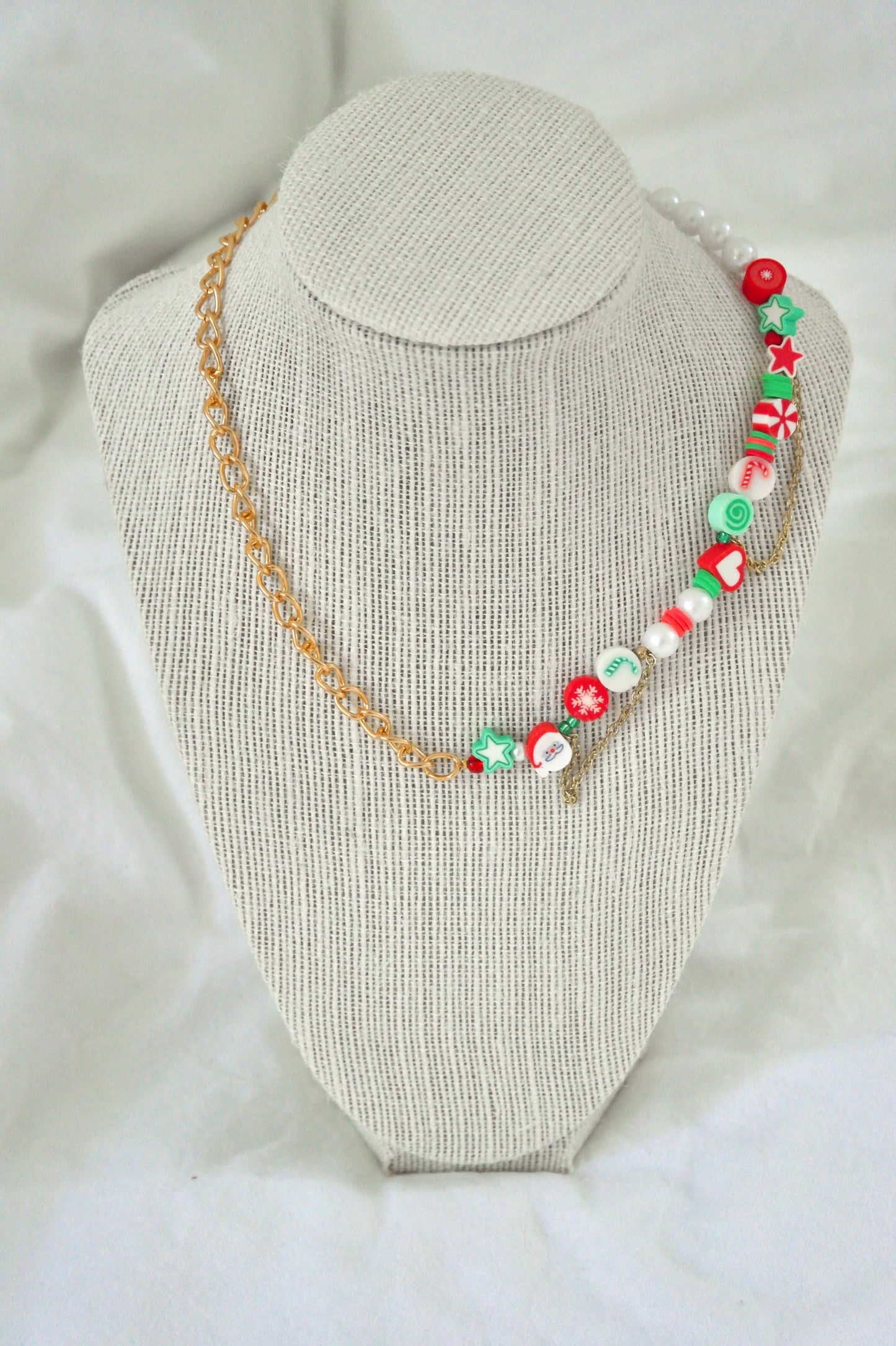 HOLLY JOLLY NECKLACE