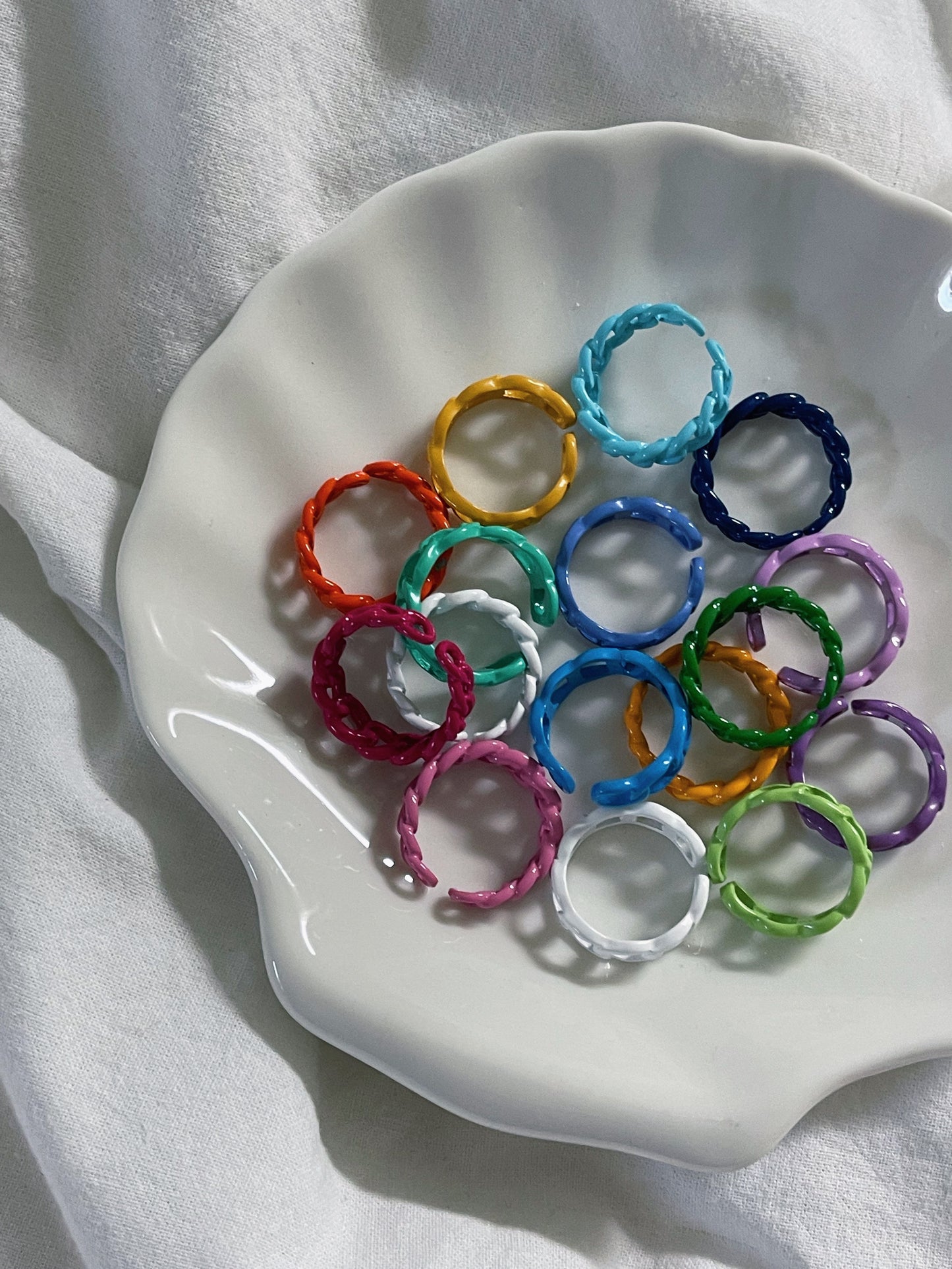 COLORFUL CHAIN RINGS